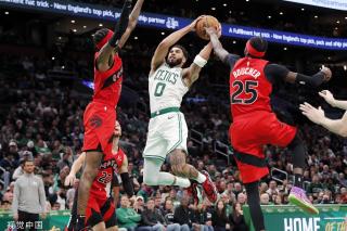 同时保持自 同时保持自