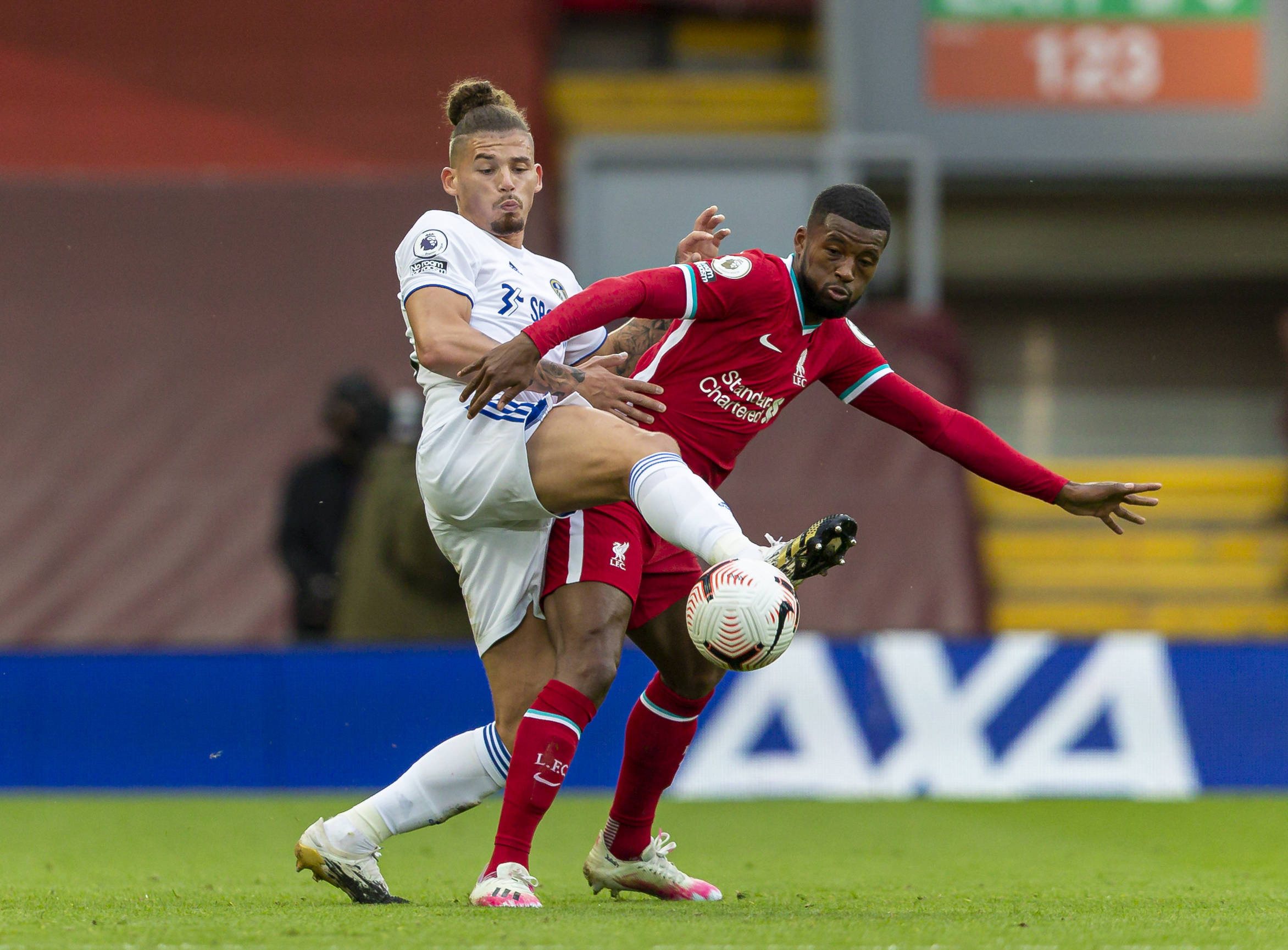 边路球员凭 边路球员凭